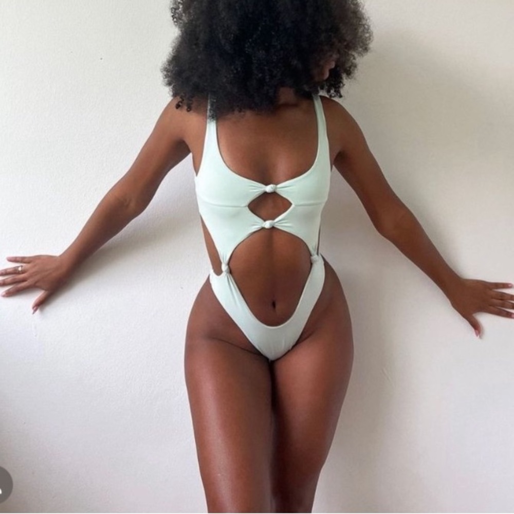 Riot swim Kingston one piece 🥥